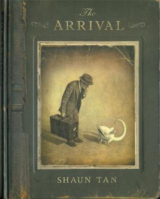 THE-ARRIVAL-SHAUN-TAN.jpg THE ARRIVAL - SHAUN TAN