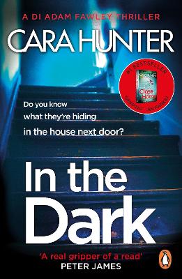 IN THE DARK PB B - CARA HUNTER