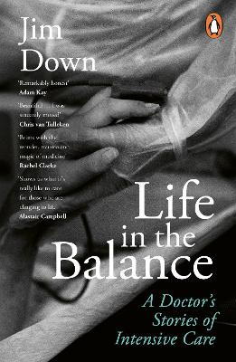 LIFE IN THE BALANCE : A DOCTOR’S STORIES OF INTENSIVE CARE P
