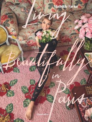 LIVING BEAUTIFULLY IN PARIS HC - MATHILDE FAVIER-FREDERIQUE