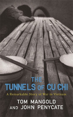 THE TUNNELS OF CU CHI : A REMARKABLE STORY OF WAR - TOM MANG
