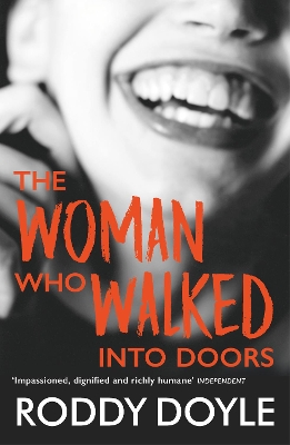 THE WOMAN WHO WALKED INTO DOORS PB - RODDY DOYLE