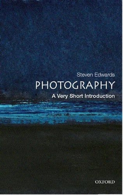 VERY SHORT INTRODUCTIONS : PHOTOGRAPHY PB A FORMAT - STEVE E